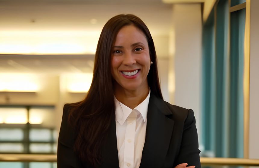 Lynelia Raposo Headshot